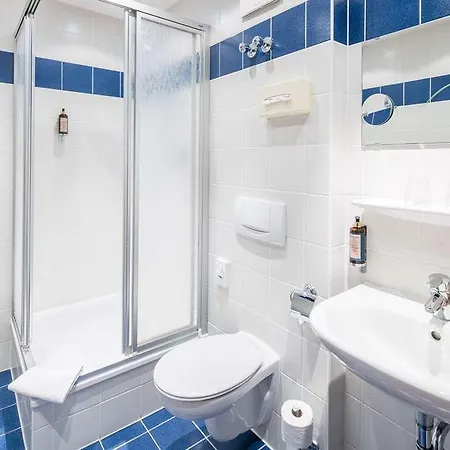 מלון Essener Hof; Sure Collection By Western 4*
